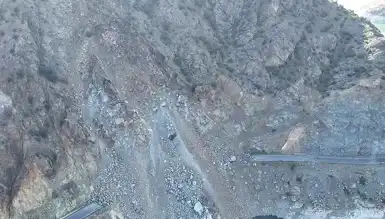 Yusufeli-Olur Yolu Heyelanın Ardından Trafiğe Açılıyor