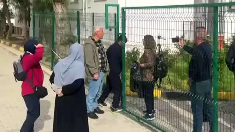 KKTC'de Başörtüsü Yasağı: Anne, 