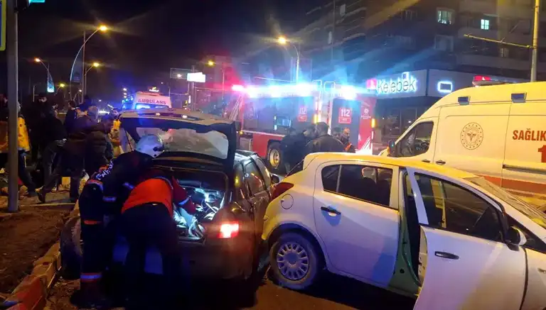 Malatya'da Çarpışma: 5 Yaralı